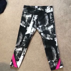 2/18 3/25 4/30 Under Armor Leggings